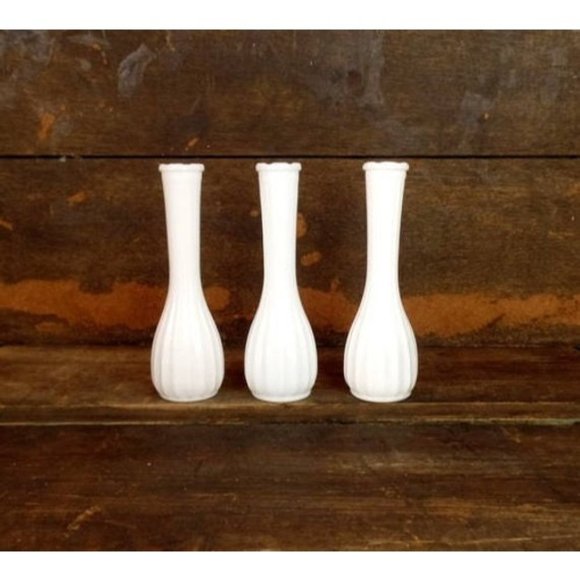 Vintage white milk glass flower vases set of 3 - Picture 1 of 7